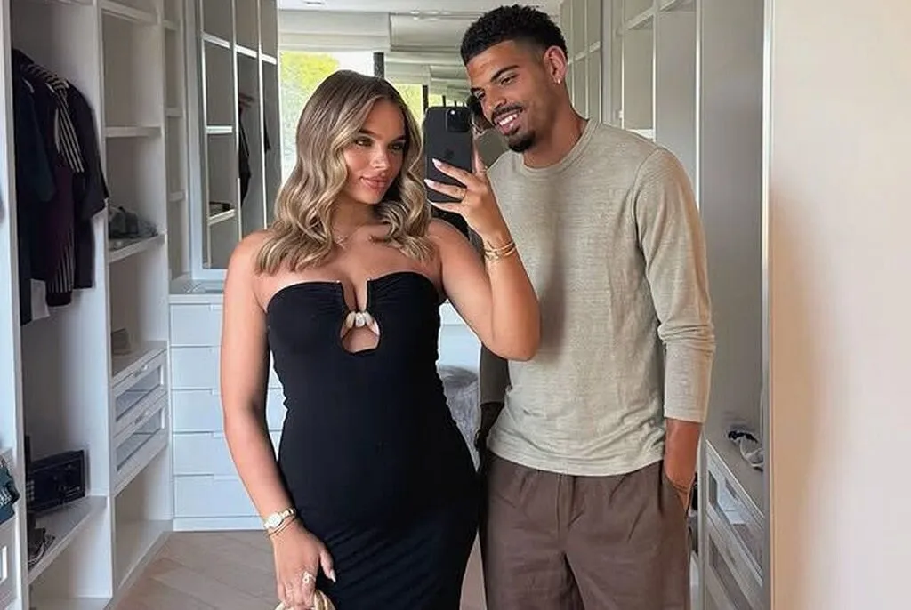 Morgan Gibbs-White cùng bạn gái Britney De Villiers