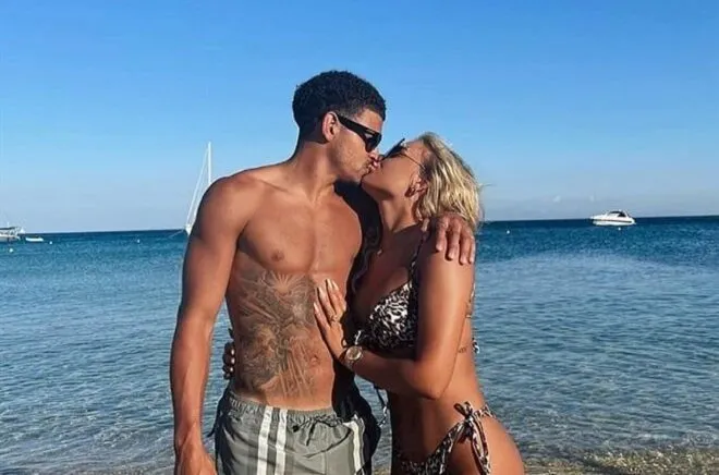 Gibbs-White và De Villiers đang dần khẳng định hình ảnh như một “power couple”